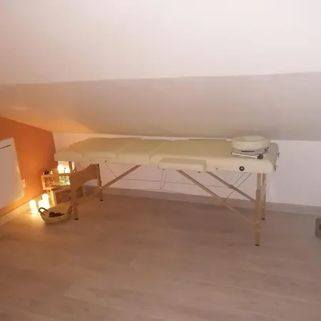 Semesterbostad Loveroom Himeros, De Charme Avec Yerville (Seine-Maritime)